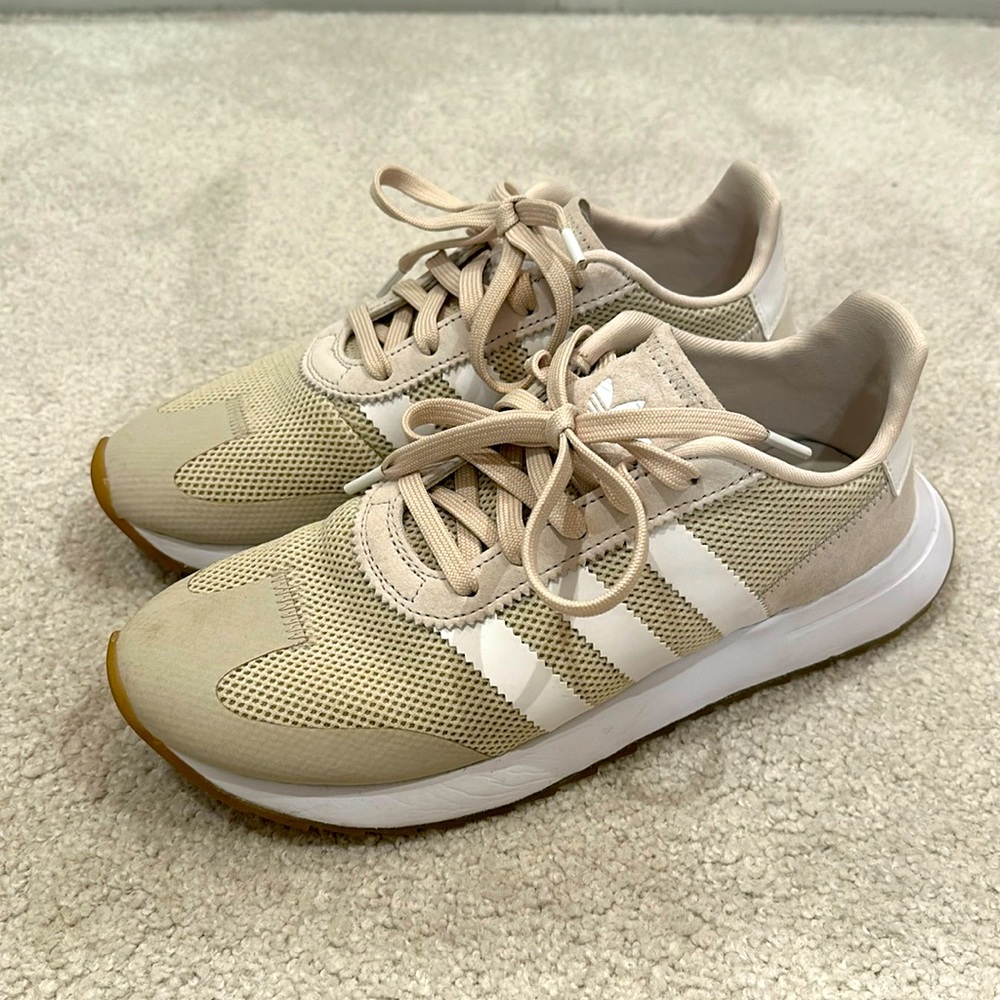 Adidas women’s size 8 athletic shoes EUC (worn twice maybe)
